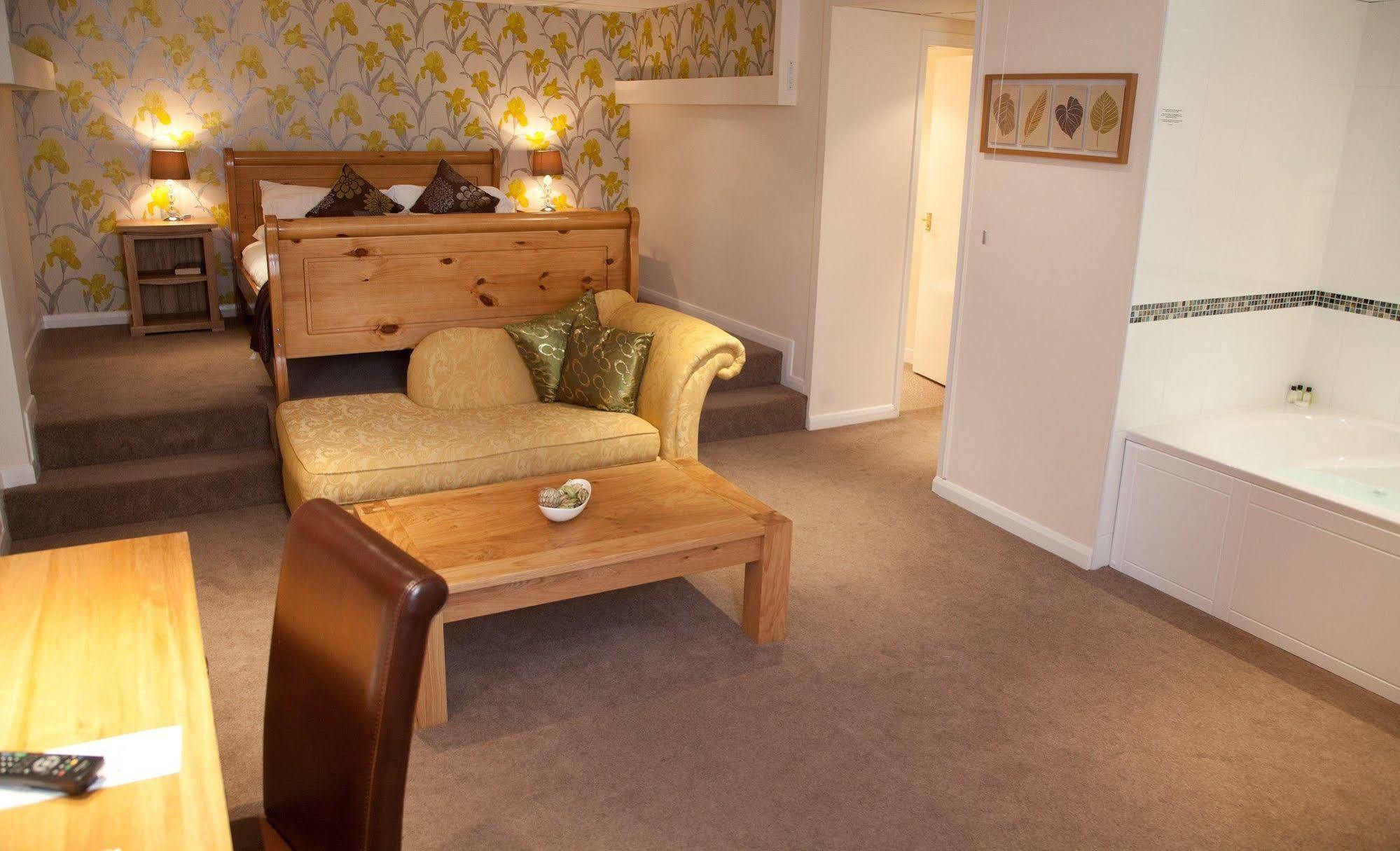 King Charles Hotel Gillingham  Bagian luar foto